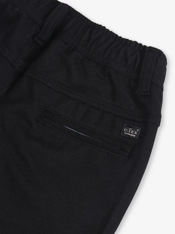 UTEX black solid slim fit jeans