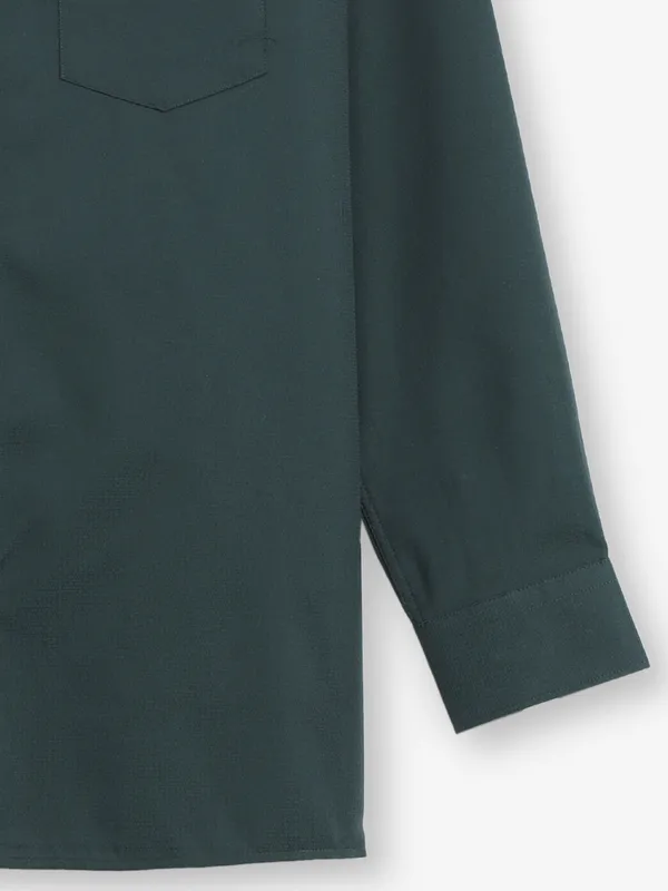 VAN HEUSEN dark green textured casual shirt for men