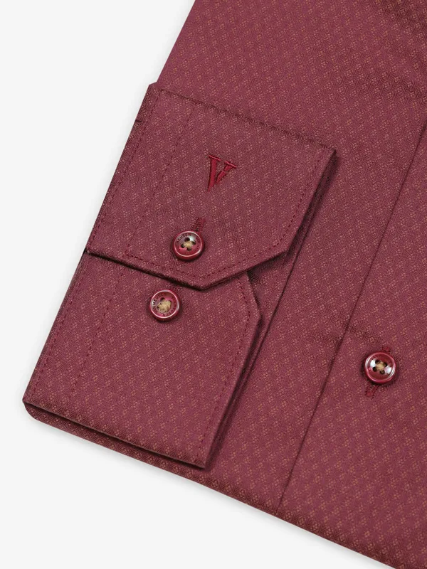 VAN HEUSEN maroon texture cotton shirt