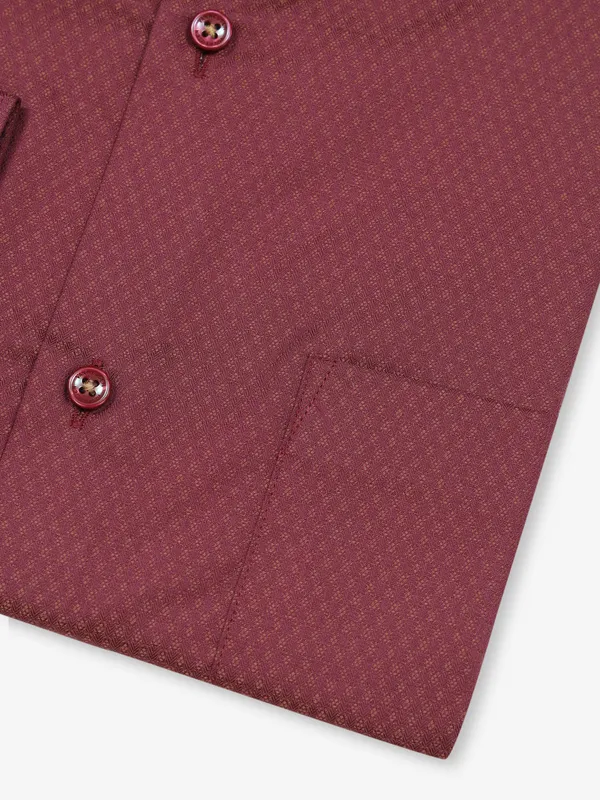VAN HEUSEN maroon texture cotton shirt