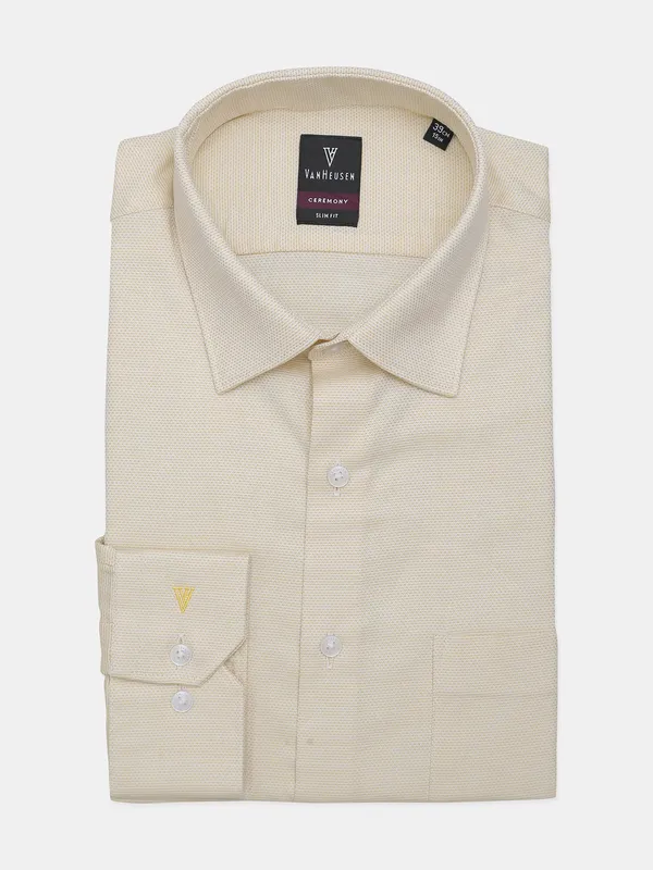 Van Heusen solid cotton cream hue shirt