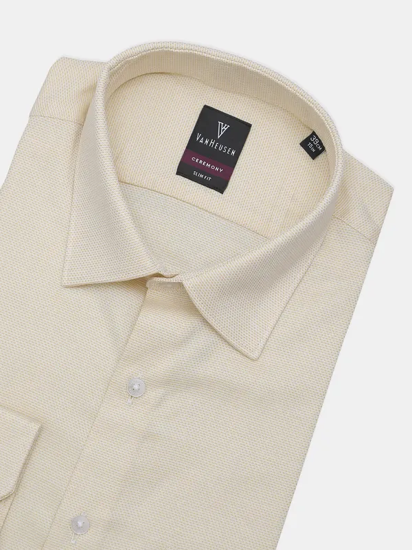 Van Heusen solid cotton cream hue shirt