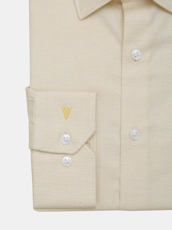Van Heusen solid cotton cream hue shirt