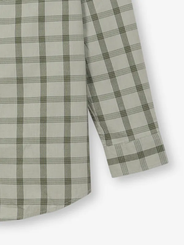 VAN HUESEN olive checks cotton casual shirt for men