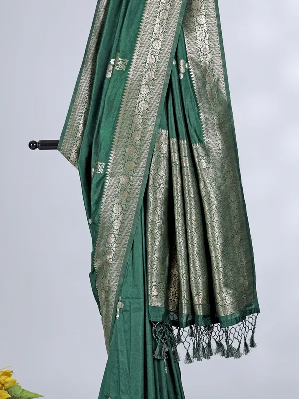 Vibrant green zari saree in semi silk fabric