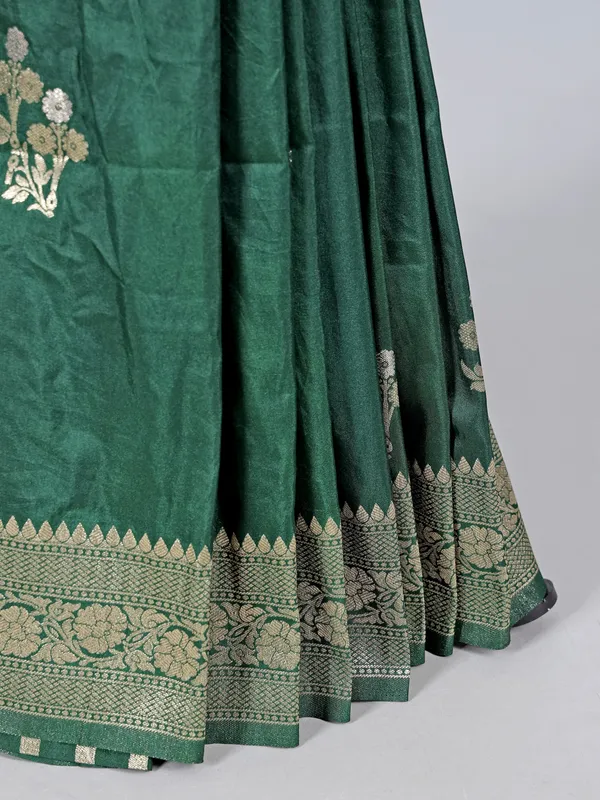 Vibrant green zari saree in semi silk fabric