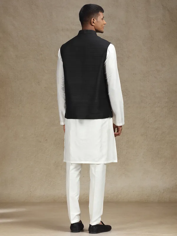 White and black waistcoat set for a stylish appearance