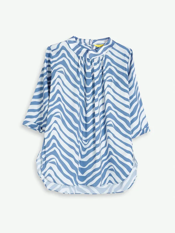 White and blue printed top for casual