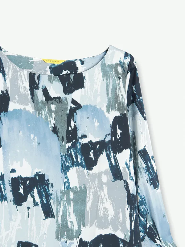 White and blue printed top in polyester
