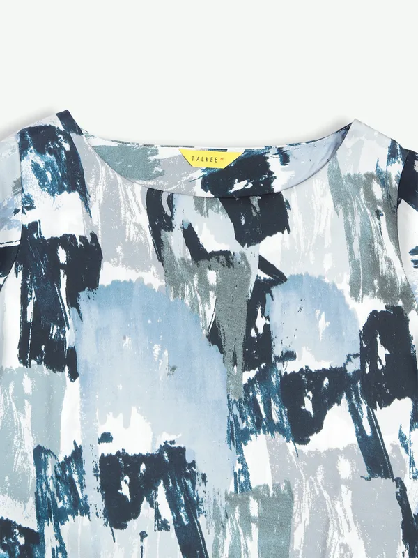 White and blue printed top in polyester