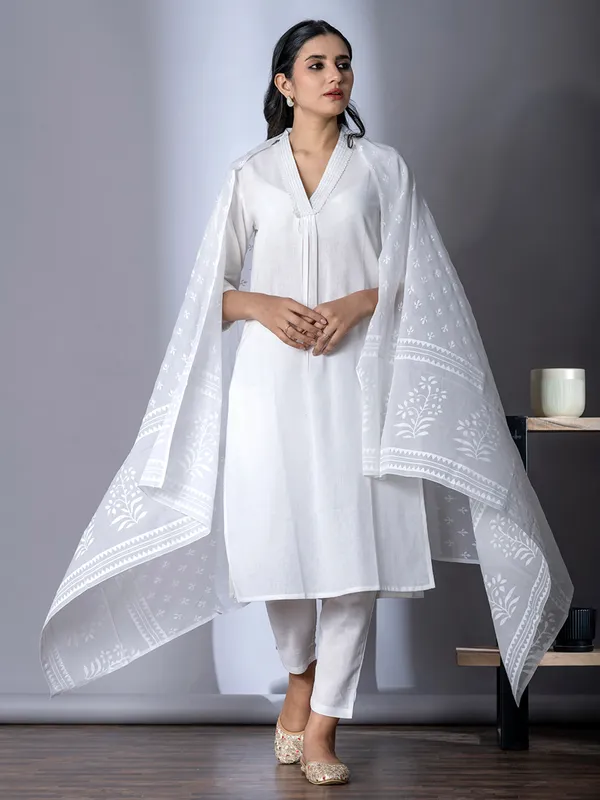 White cotton kurti set for festivals