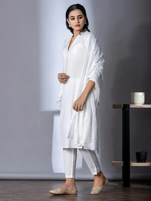 White cotton kurti set for festivals