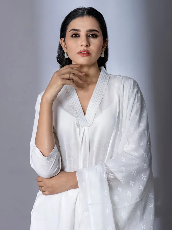 White cotton kurti set for festivals