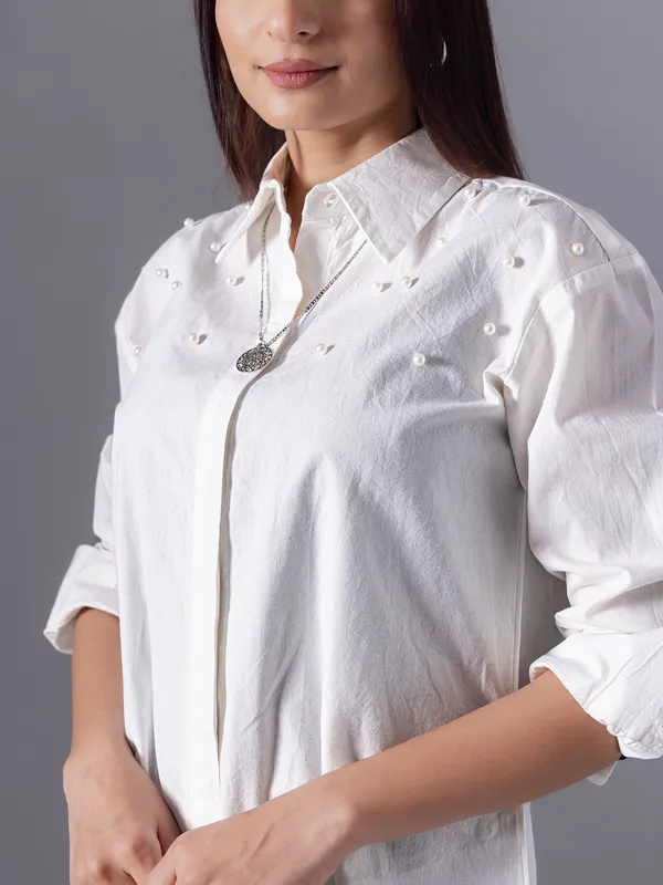 White cotton shirt for casual wear