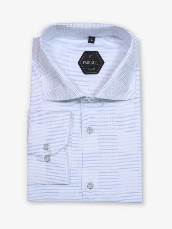 White cotton shirt with blue thread