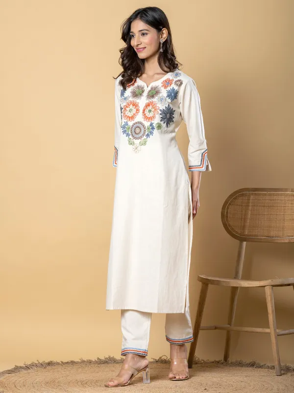 White cotton silk sweetheart neck kurti set