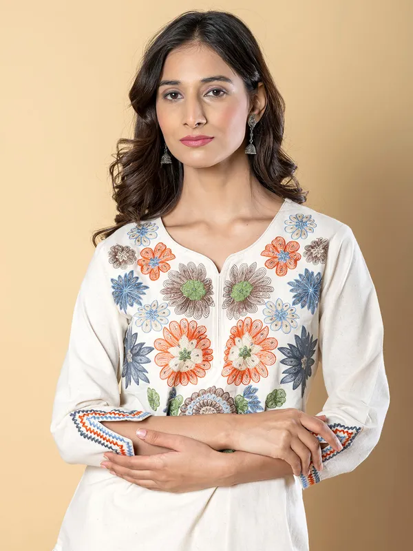 White cotton silk sweetheart neck kurti set