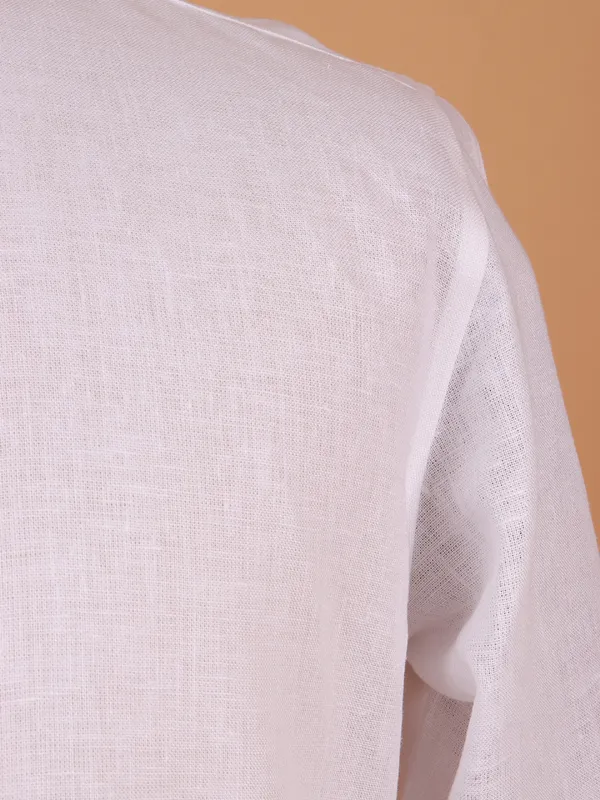 White kurta suit in cotton for men