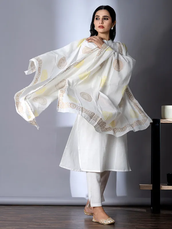 White kurti set for women in cotton for festive wear