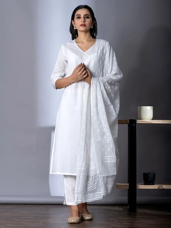 White kurti set for women in cotton with dupatta