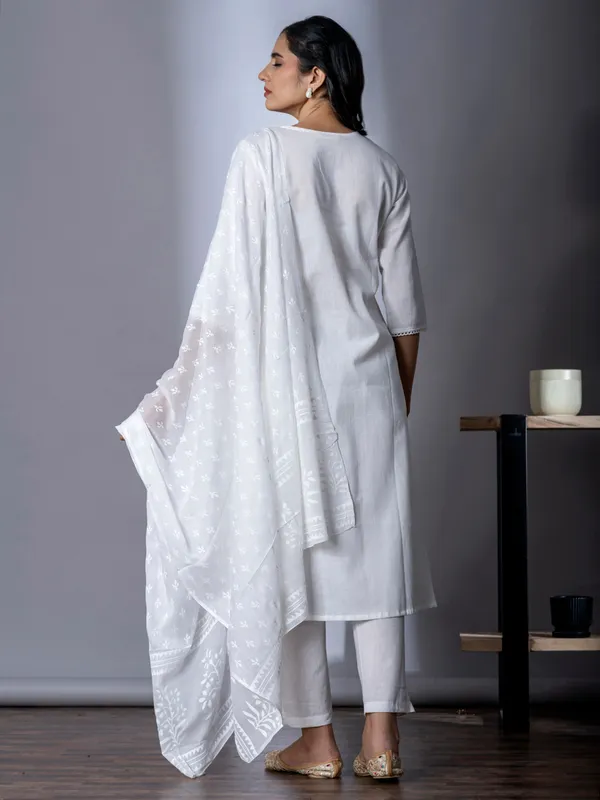 White kurti set for women in cotton with dupatta