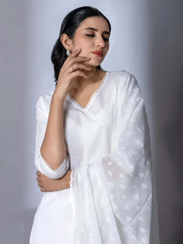 White kurti set for women in cotton with dupatta
