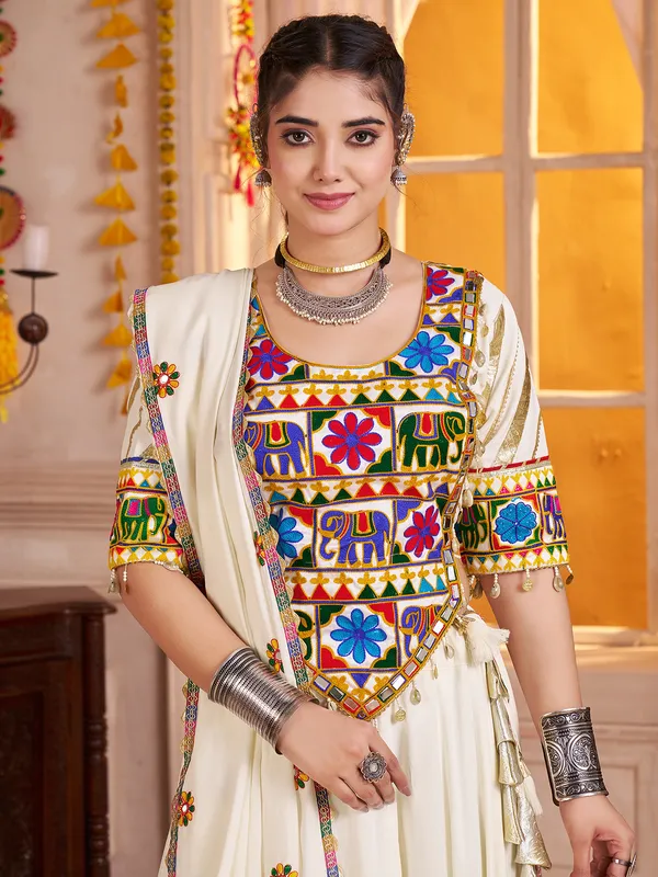 White mesmerizing elegant navratri chaniya choli