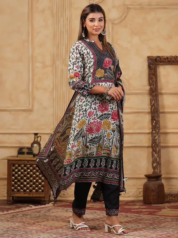 White printed kurti set with print