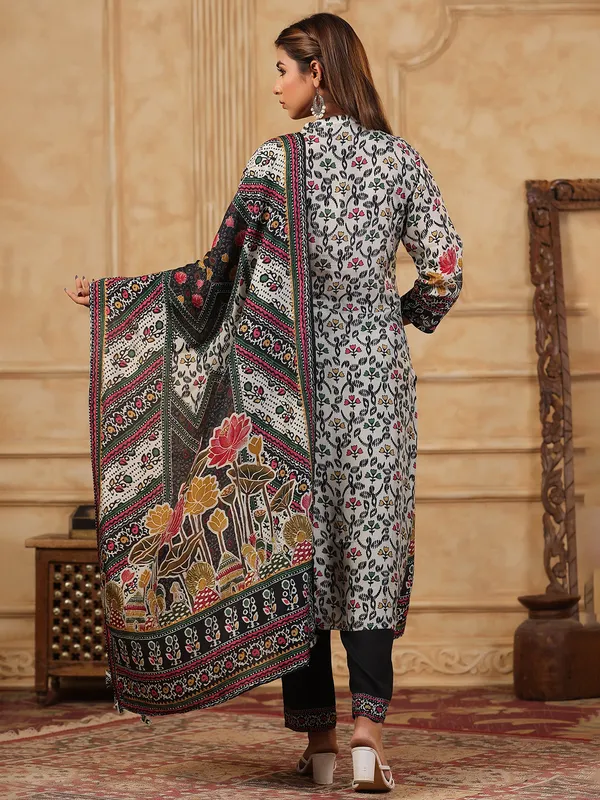 White printed kurti set with print
