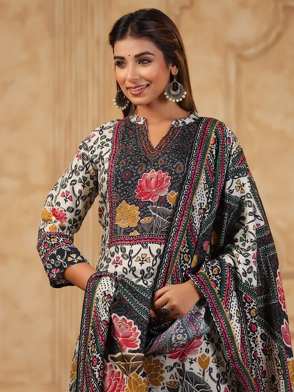 White printed kurti set with print
