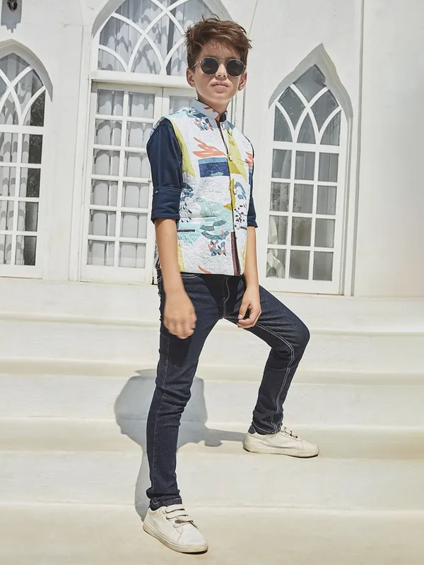 White printed texture waistcoat with shirt