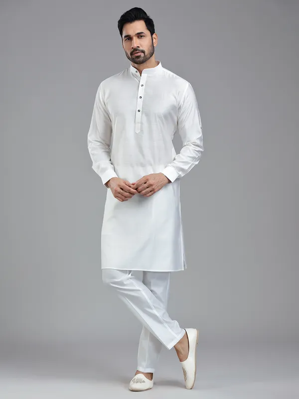 White simplistic kurta suit for festive wear