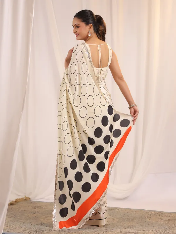 White stylish printed saree with unstitched blouse