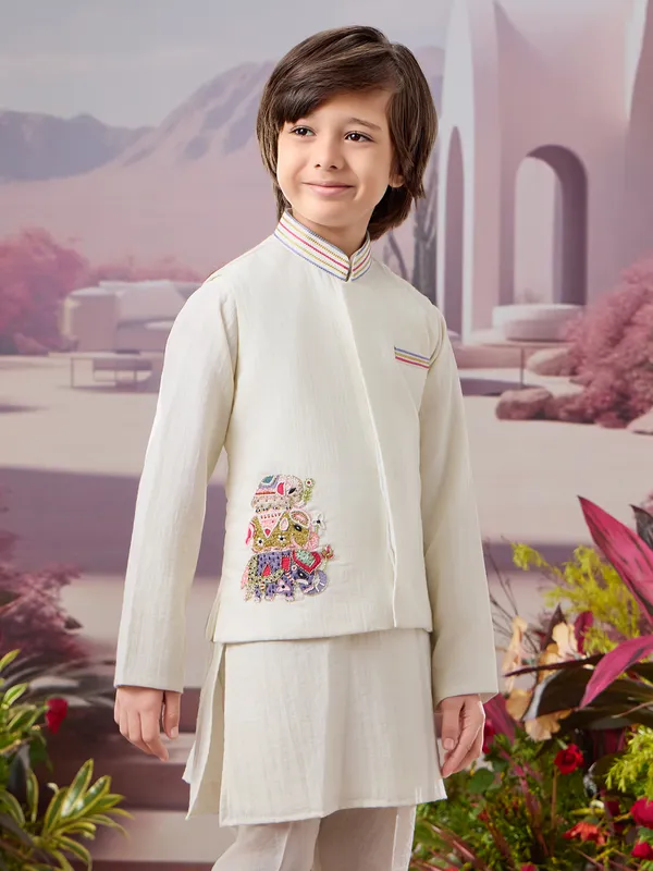 White viscose silk waistcoat set with elephant motif