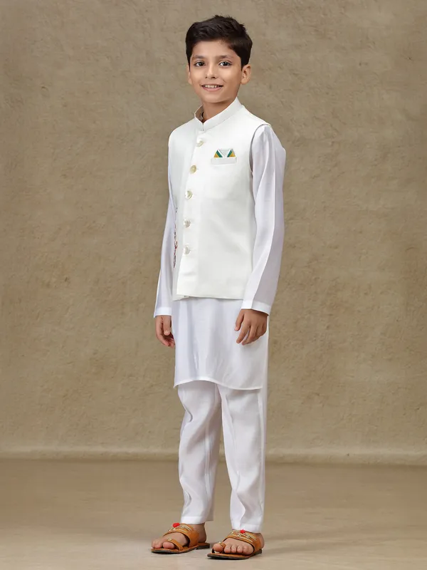 White waistcoat set in premium silk