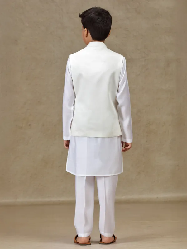 White waistcoat set in premium silk