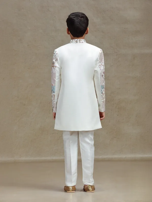White wmbroidered silk indo western set