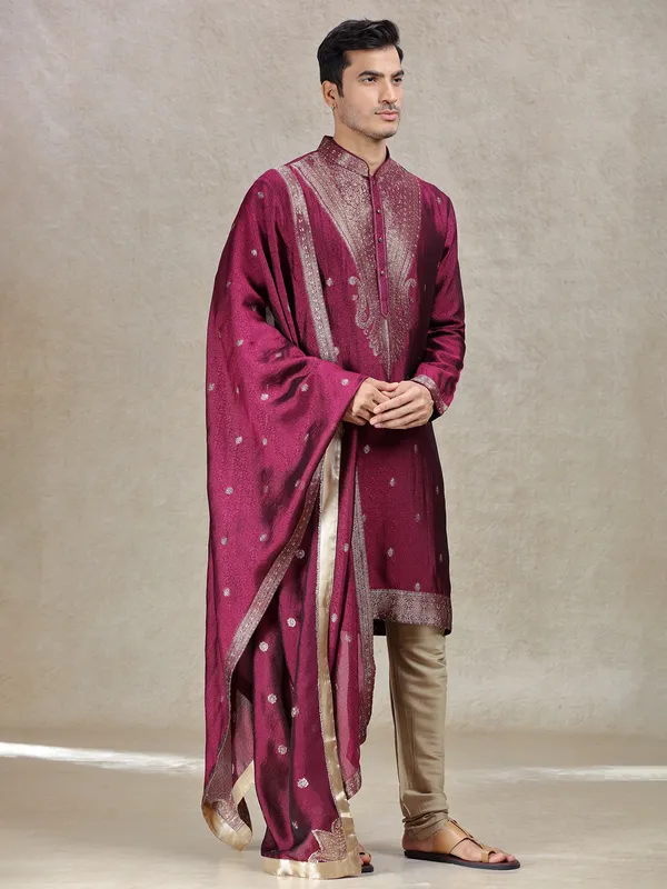 Wine hues kurta set for regal allure look