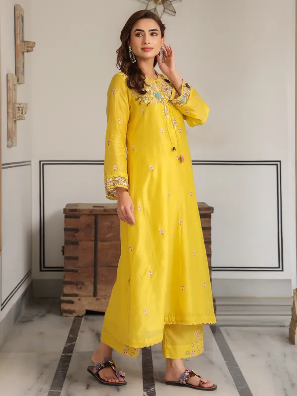 Yellow pakistani kurti set in chanderi silk