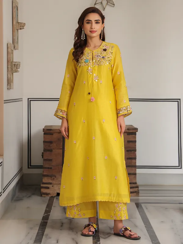 Yellow pakistani kurti set in chanderi silk