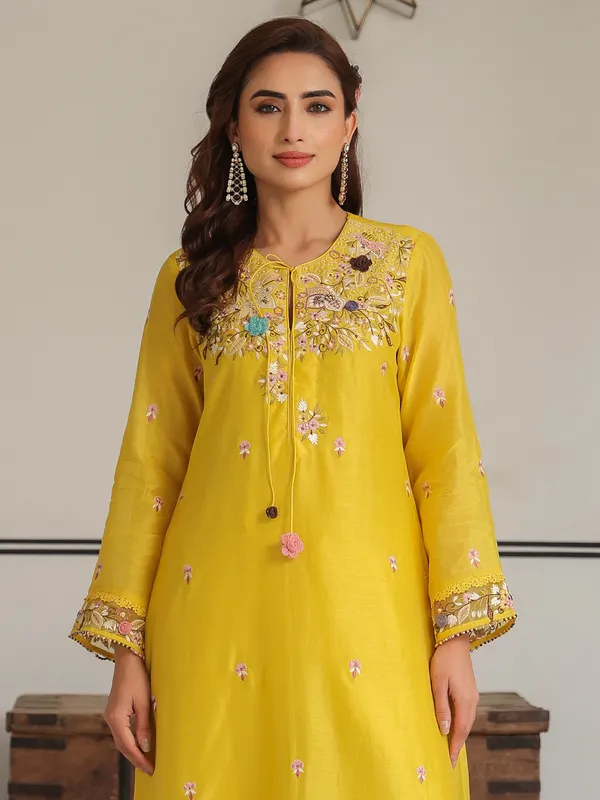 Yellow pakistani kurti set in chanderi silk