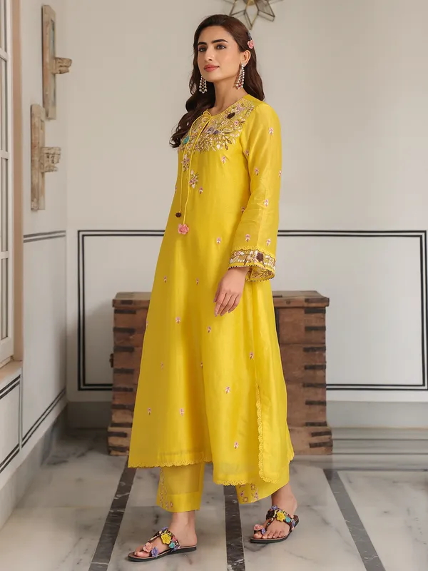 Yellow pakistani kurti set in chanderi silk