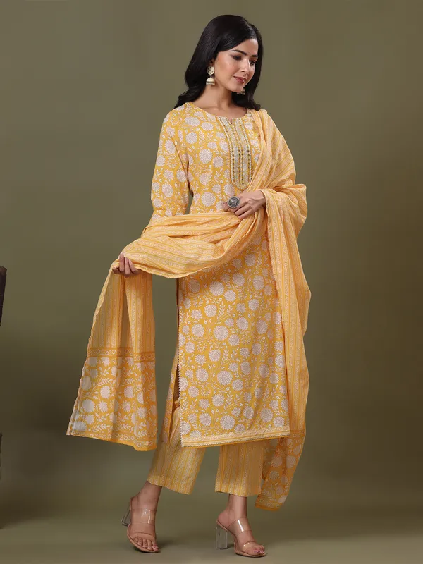 Yellow printed cotton casual pant suit