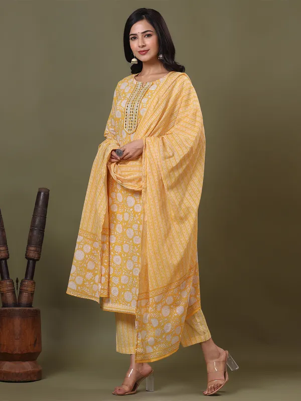 Yellow printed cotton casual pant suit