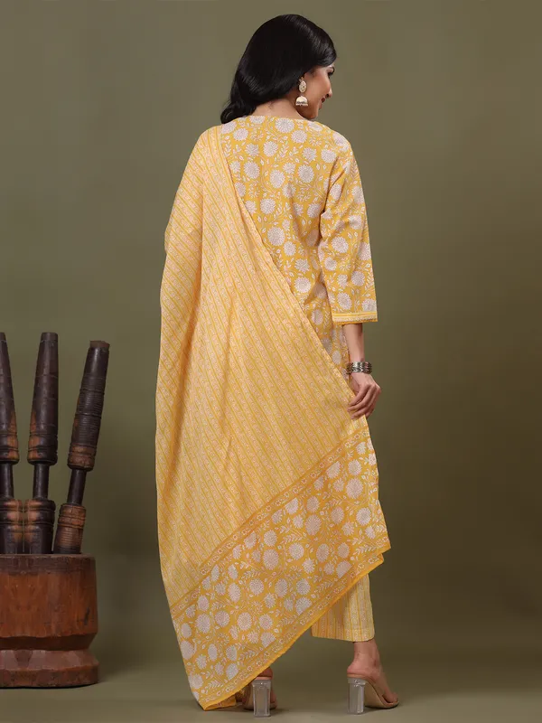 Yellow printed cotton casual pant suit
