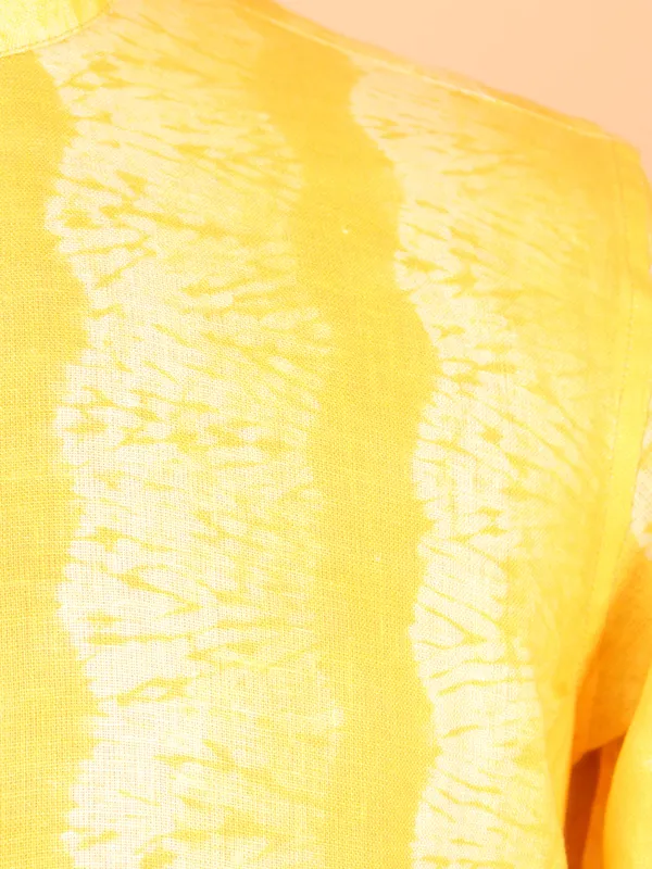 Yellow printed kurta in cotton for men