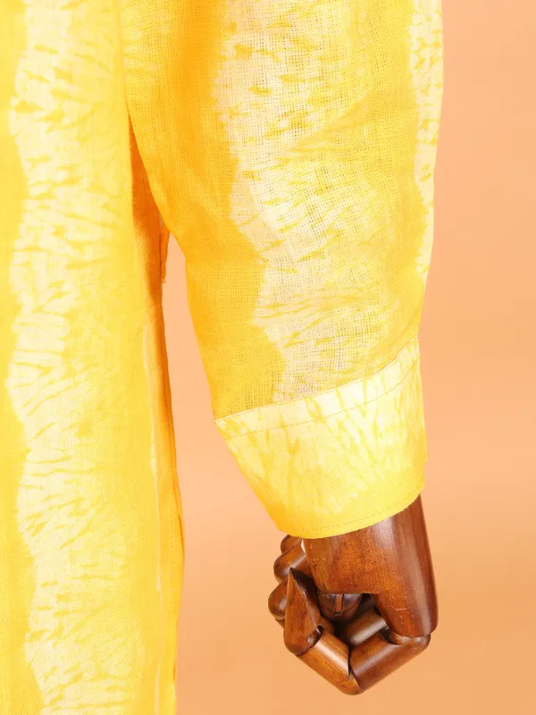 Yellow printed kurta in cotton for men