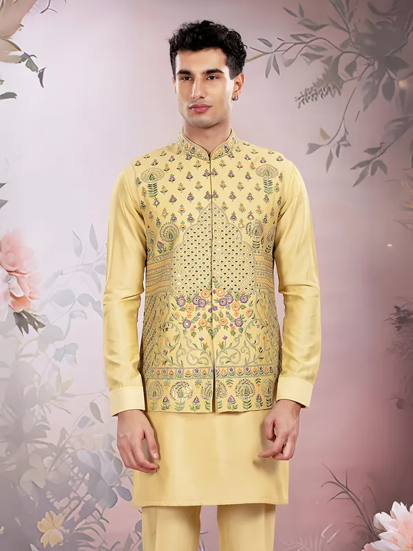 Yellow silk waistcoat set with embroidery for men