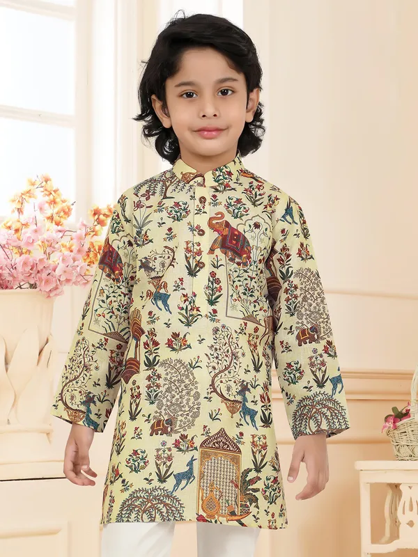 Cream cotton kurta pajam with print for men