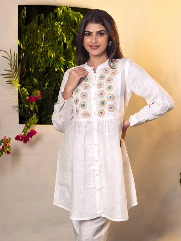 White thread worked linen co-ord set